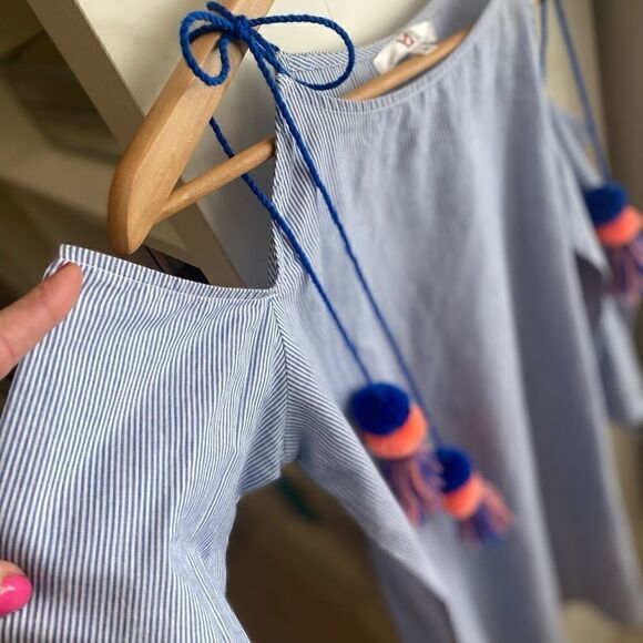 NWT - America & Beyond Cold Shoulder Strip… - Picture 9 of 12